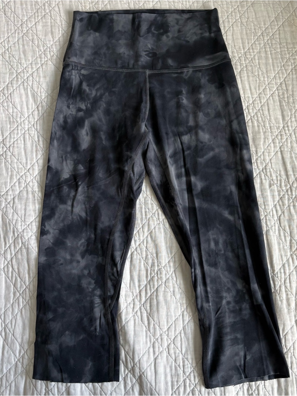 Lululemon Black & Gray Capri Leggings Women’s Size 4
